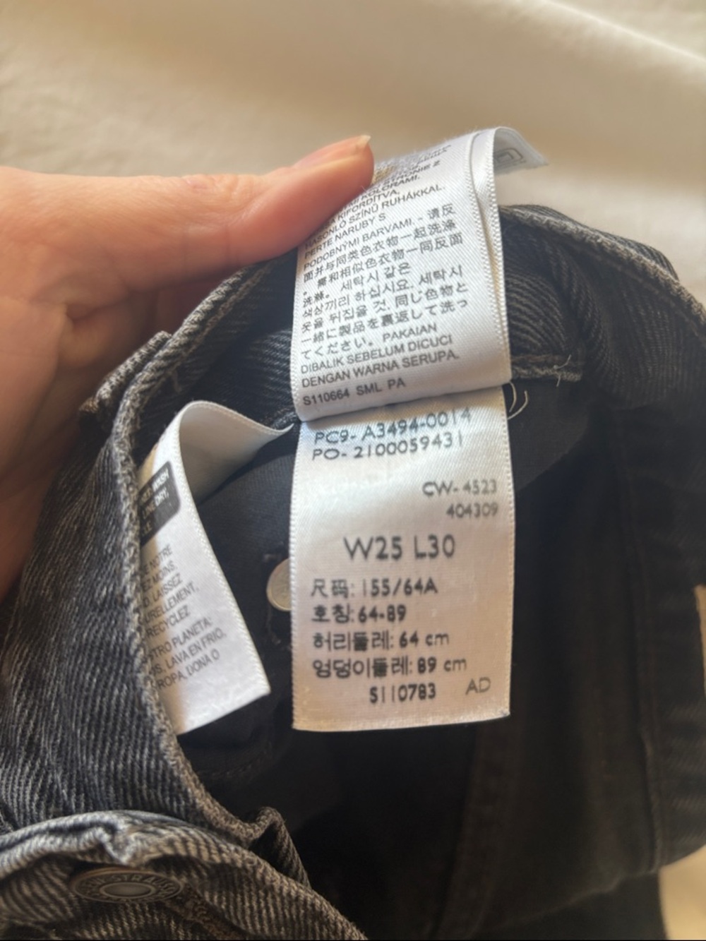 Levi's Baggy Dad Jeans in Black, 25x30 - Picture 6 of 7